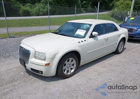2005 Chrysler 300 Touring z USA, uszkodzony, nr VIN 2C3JA53G25H189068